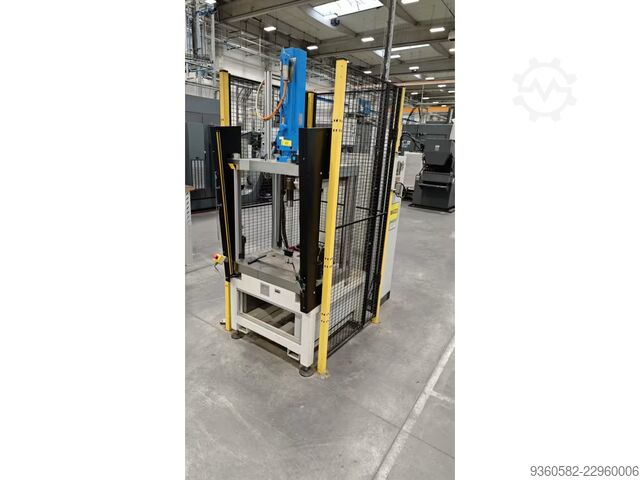 Kokoonpanopuristin TEKNICS hydraulisylinterillä Enginyeria Teknics Sabadell 10150