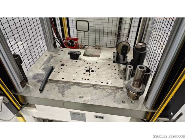 Kokoonpanopuristin TEKNICS hydraulisylinterillä Enginyeria Teknics Sabadell 10150
