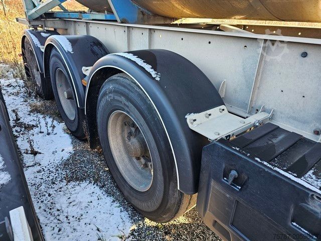 Tanker semitrailer VAN HOOL Tankchassis + Tankcontainer,363.054 Km