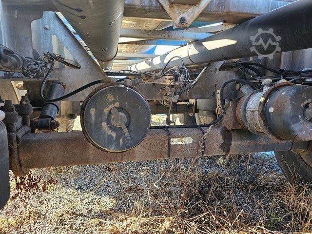 Tanker semitrailer VAN HOOL Tankchassis + Tankcontainer,363.054 Km