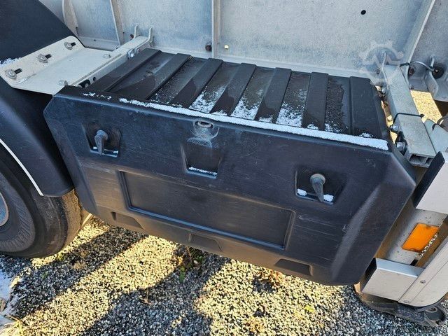 Tanker semitrailer VAN HOOL Tankchassis + Tankcontainer,363.054 Km