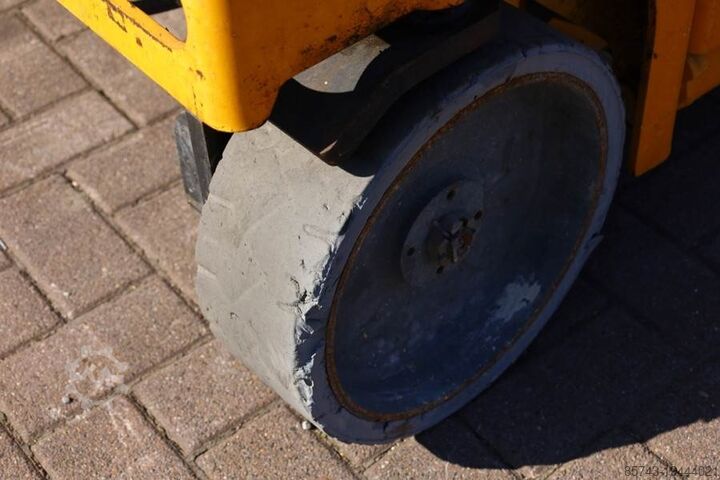 Thang máy cắt kéo Haulotte Compact 10 Electric, 10m Working Height, 450kg Cap