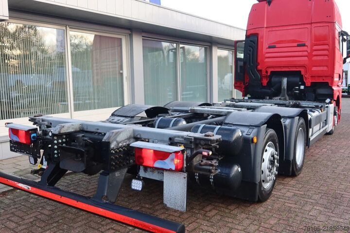 Chasis con cabina MAN TGX 26.510 6x2 Intarder. Volledige luchtvering