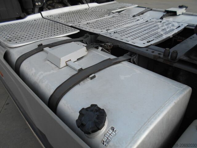 стандартний сідельний тягач DAF XF 510