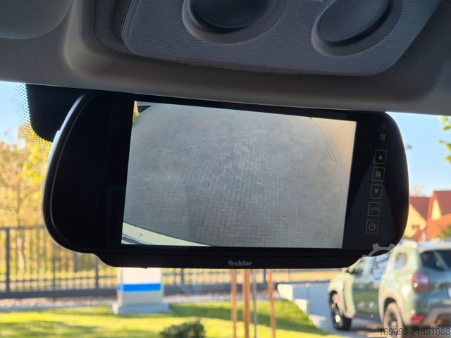 Pusiau integruotas kemperis CHAUSSON 650 VIP *Hubbett*Smart-TV*Luftfeder*Navi*Solar
