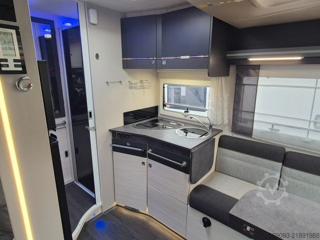Pusiau integruotas kemperis CHAUSSON 650 VIP *Hubbett*Smart-TV*Luftfeder*Navi*Solar