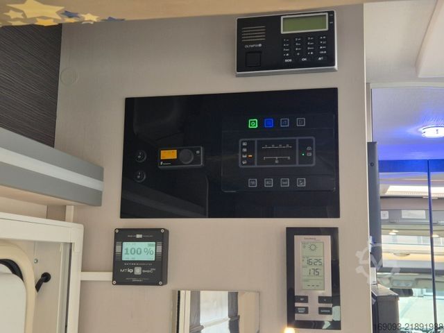 Pusiau integruotas kemperis CHAUSSON 650 VIP *Hubbett*Smart-TV*Luftfeder*Navi*Solar