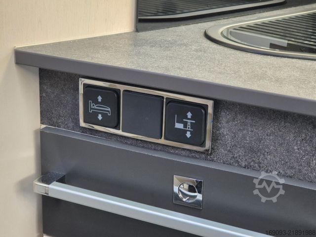 Pusiau integruotas kemperis CHAUSSON 650 VIP *Hubbett*Smart-TV*Luftfeder*Navi*Solar