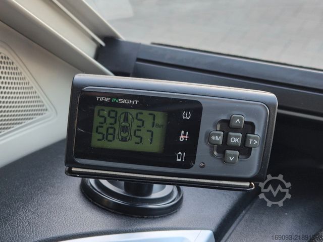Pusiau integruotas kemperis CHAUSSON 650 VIP *Hubbett*Smart-TV*Luftfeder*Navi*Solar