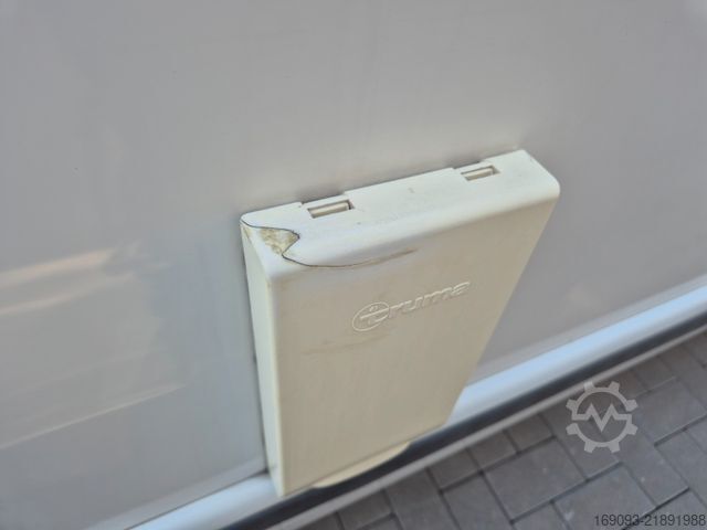 Pusiau integruotas kemperis CHAUSSON 650 VIP *Hubbett*Smart-TV*Luftfeder*Navi*Solar