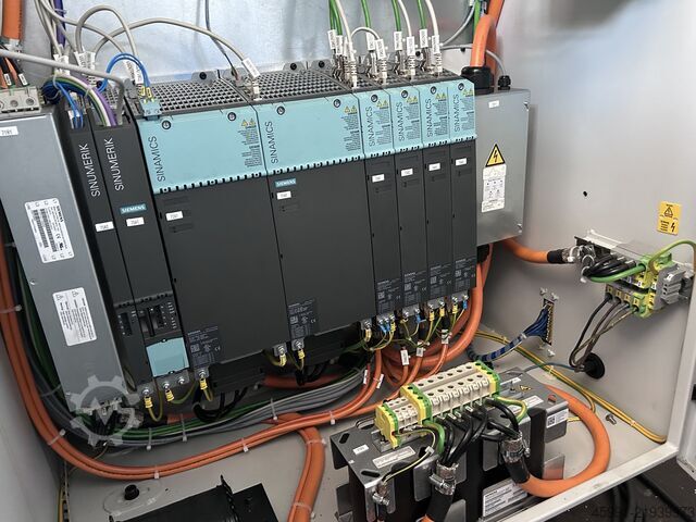 מחרטת CNC Spinner TC600-65MC
