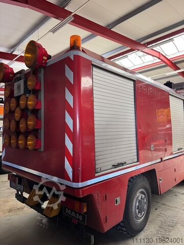 Spezial-LKW MAN LE 10.220 4x4 Feuerwehr Ölspurmaschine