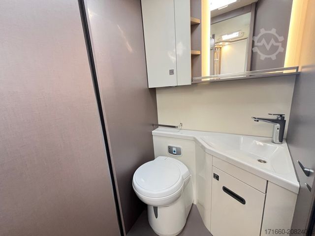 Semi-integrated camper BÜRSTNER Lyseo TD 727 G
