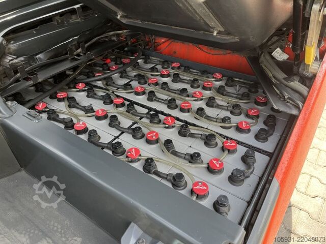 Elektryczny wózek widłowy 4-kołowy Linde E30-01