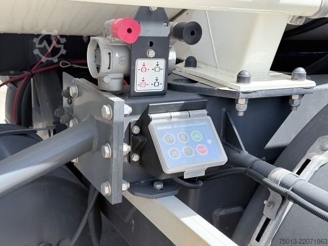 टैंकर सेमी-ट्रेलर KÄSSBOHRER V2A 28 cbm, APOLLO-Pumpe, Leer nur 5,5 to.