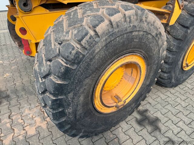 Drugo VOLVO A25G Dumper 9.707 h Baujahr 2021