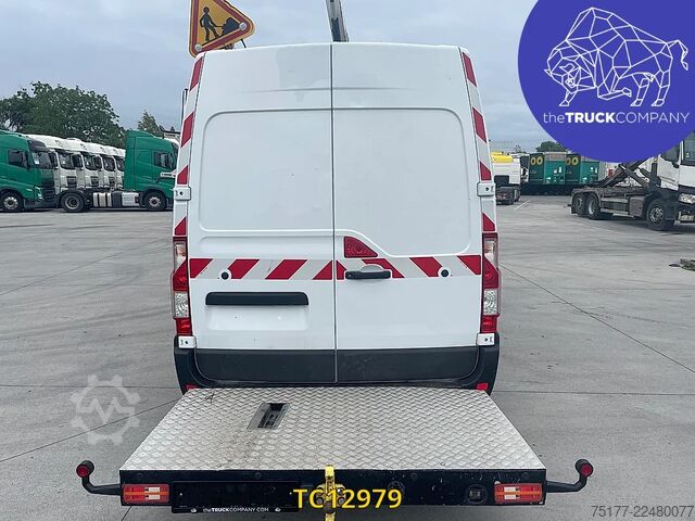 Hebebühne Renault Master 145.35 klubb
