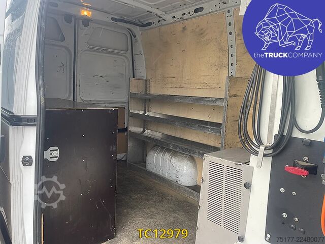Hebebühne Renault Master 145.35 klubb