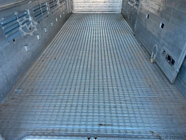 Camion pour bétail MERCEDES-BENZ Actros 1830L 4x2EU6e 1.Stock FINKL *Original KM*