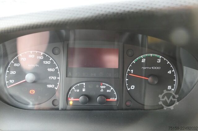 Furgão fechado iveco Daily 35 S11 C30C AUTOMATIK KAMERA Regale LUFT DURCHGANG EURO-5 CoC