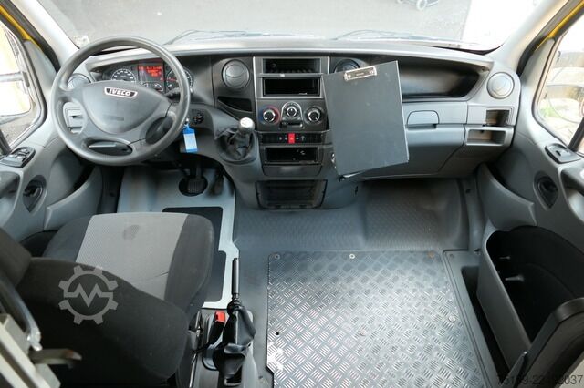 Furgão fechado iveco Daily 35 S11 C30C AUTOMATIK KAMERA Regale LUFT DURCHGANG EURO-5 CoC