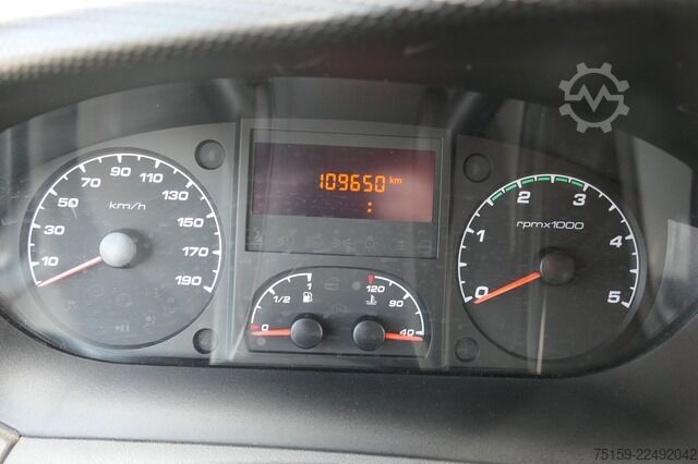 Furgão fechado iveco Daily 35 S11 C30C AUTOMATIK KAMERA Regale LUFT DURCHGANG EURO-5 CoC
