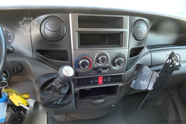 Furgão fechado iveco Daily 35 S11 C30C AUTOMATIK KAMERA Regale LUFT DURCHGANG EURO-5 CoC