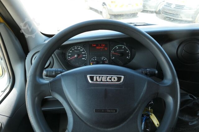 Furgão fechado iveco Daily 35 S11 C30C AUTOMATIK KAMERA Regale LUFT DURCHGANG EURO-5 CoC