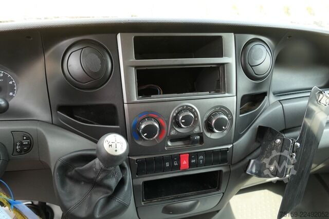 Furgão fechado iveco Daily 35 S11 C30C AUTOMATIK KAMERA MAXI KAMERA Regale LUFT - EURO 5 - CoC