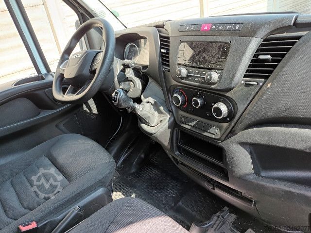 Box truck IVECO 35C14