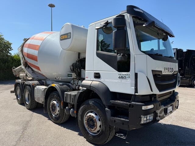 Caminhão betoneira Iveco Trakker 450