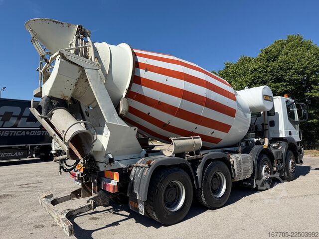 Caminhão betoneira Iveco Trakker 450
