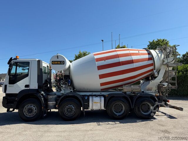 Caminhão betoneira Iveco Trakker 450