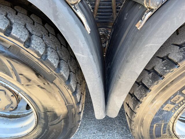 Caminhão betoneira Iveco Trakker 450