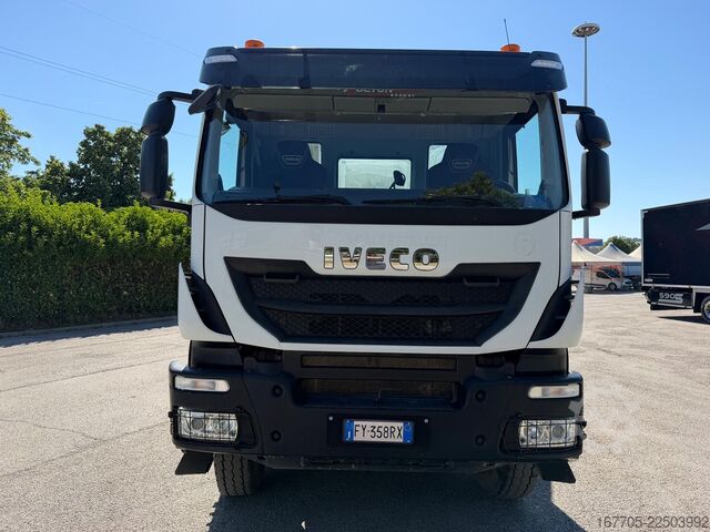 Caminhão betoneira Iveco Trakker 450