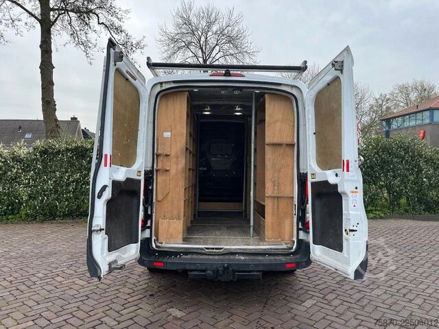Lieferwagen Doppelkabine Ford Transit FCD