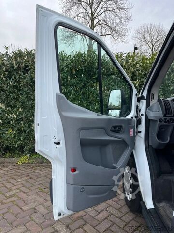 Van pengiriman kabin ganda Ford Transit FCD