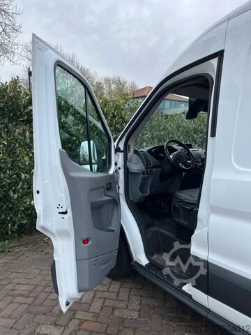 Van pengiriman kabin ganda Ford Transit FCD