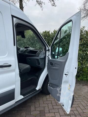 Van pengiriman kabin ganda Ford Transit FCD