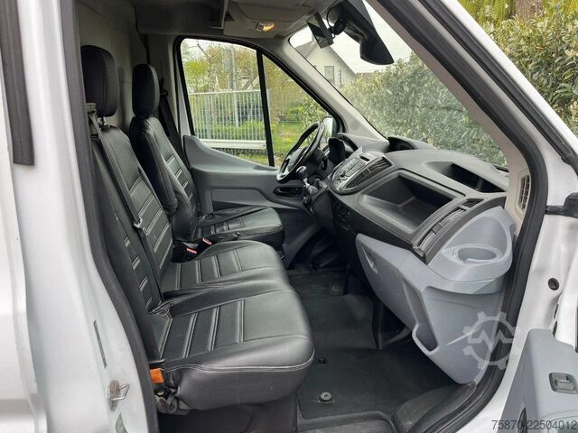 Van pengiriman kabin ganda Ford Transit FCD