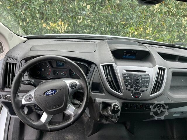 Van pengiriman kabin ganda Ford Transit FCD
