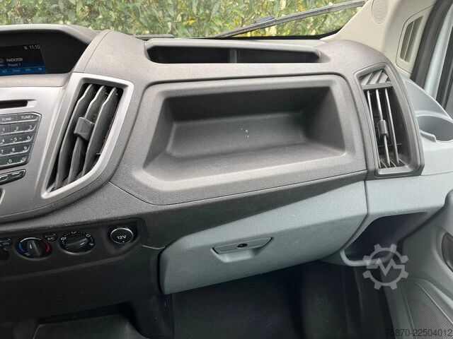 Van pengiriman kabin ganda Ford Transit FCD