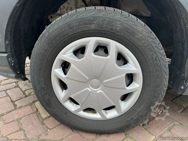 Van pengiriman kabin ganda Ford Transit FCD