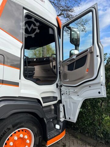 Standard-SZM DAF XG+ 530 FT