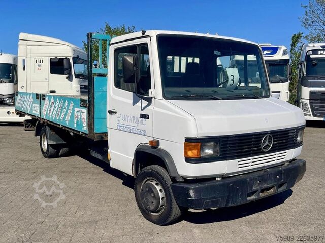 Платформа за зареждане Mercedes-Benz 711 D open truck. 5.10 m long cargo, 3 seats. V...