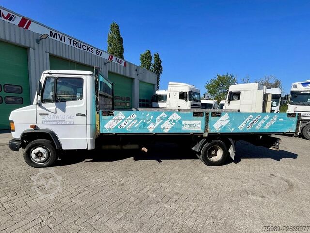 Платформа за зареждане Mercedes-Benz 711 D open truck. 5.10 m long cargo, 3 seats. V...