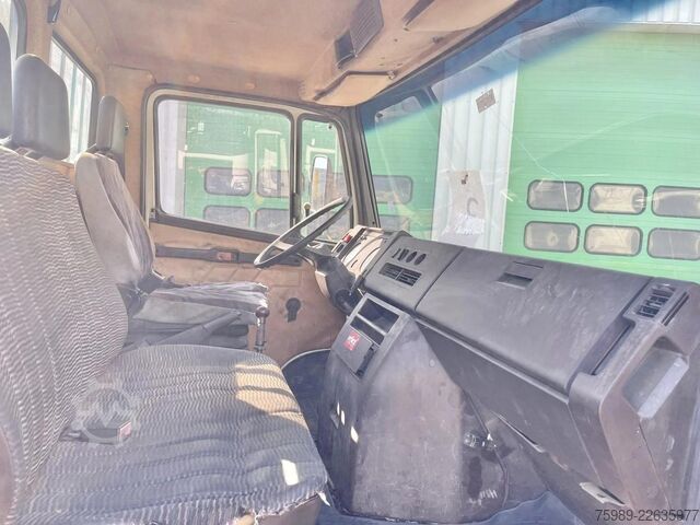 Платформа за зареждане Mercedes-Benz 711 D open truck. 5.10 m long cargo, 3 seats. V...