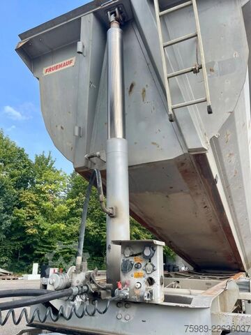 Tipper Fruehauf STEEL CHASSIS,  DUMPER!   Full spring!  TOP con...