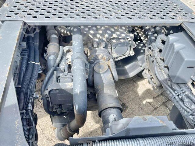 Standar-SZM Iveco Stralis 460 494599 km!! RETARDER, ACC, PARK AIR...