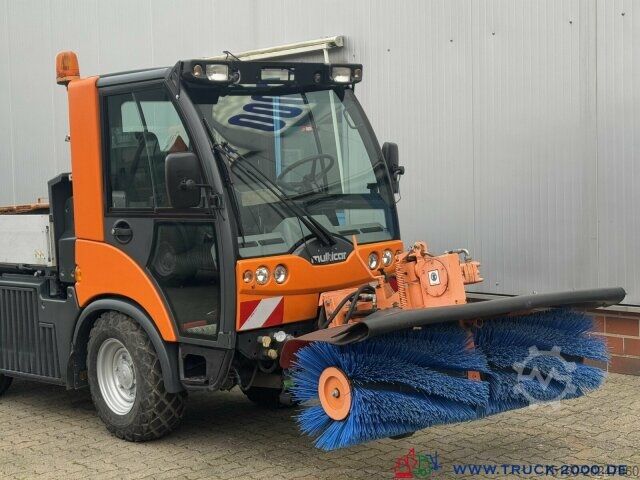 Barredora de calzadas Multicar Tremo X56 Winterdienst Streuer + Besen NUR9769KM